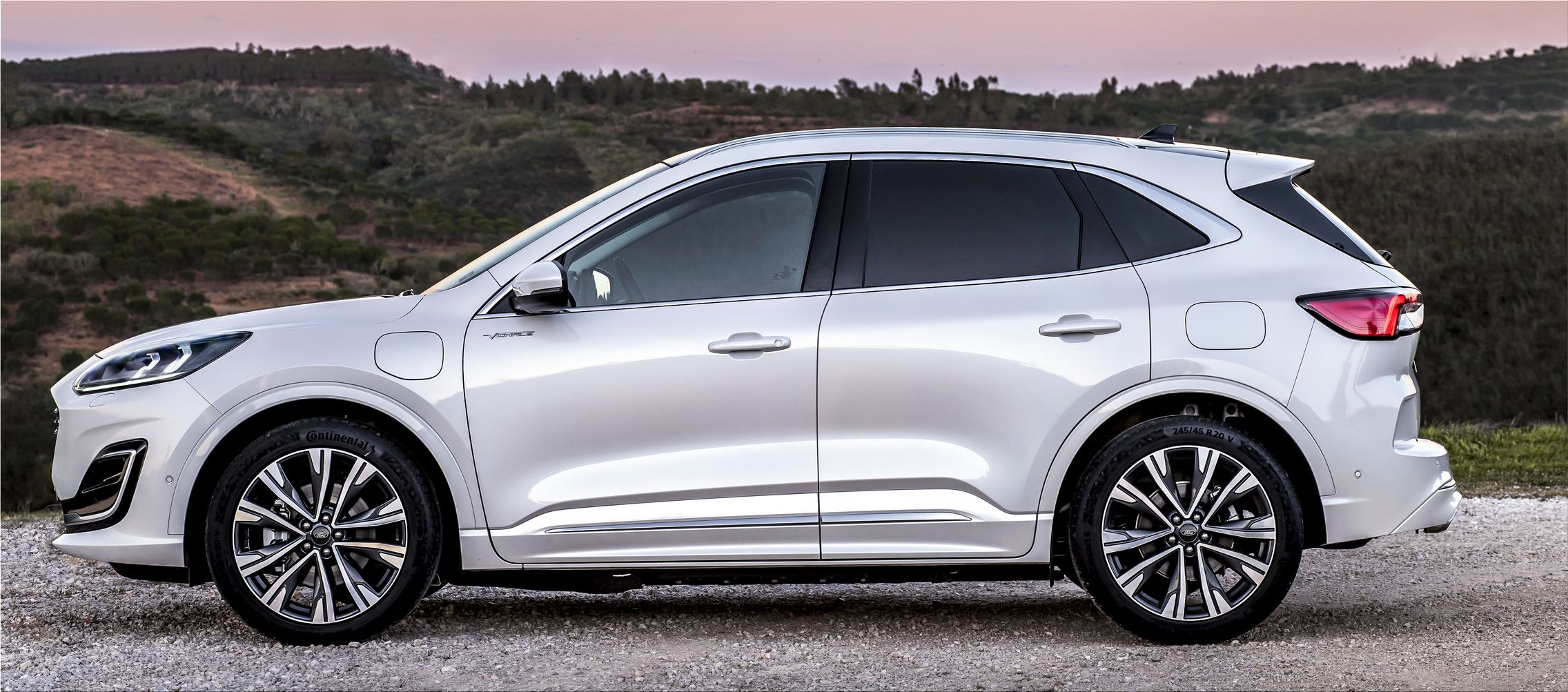 Ford Kuga PlugIn Hybrid prices, range and standard characteristics