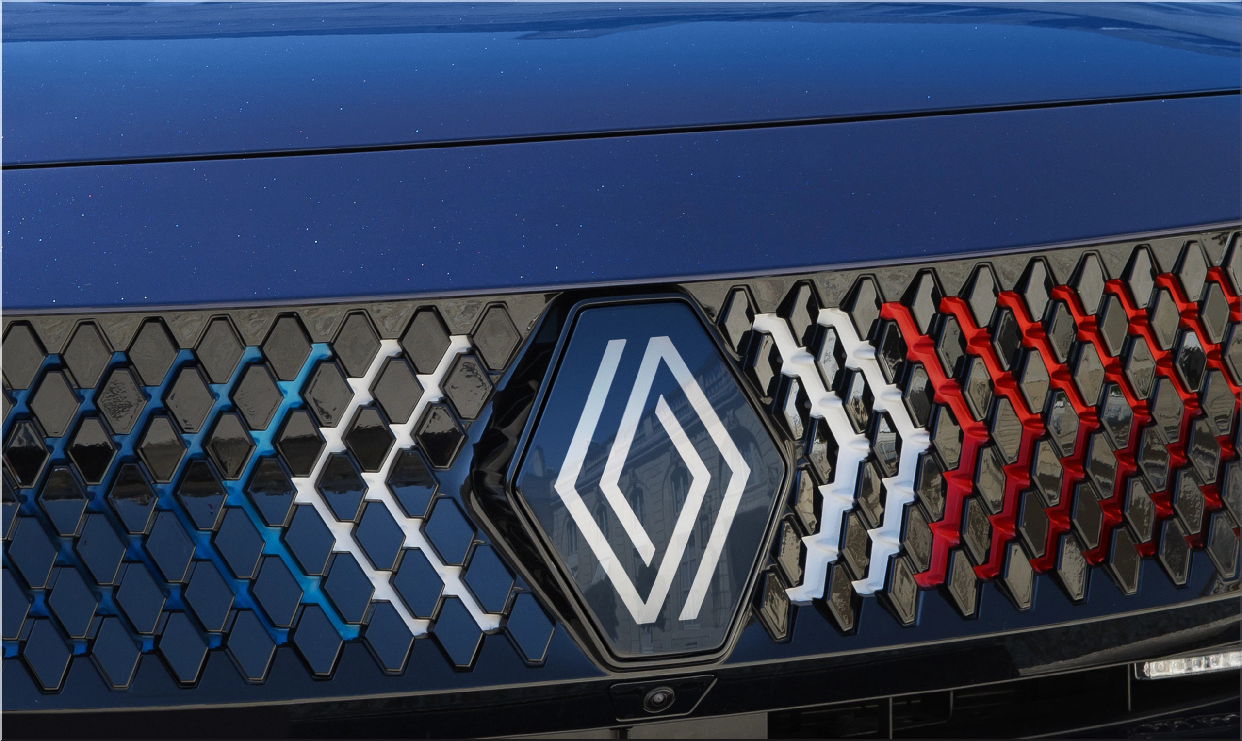 Renault Rafale Hybrid: 300 HP 4x4 Armored Flagship for the French ...