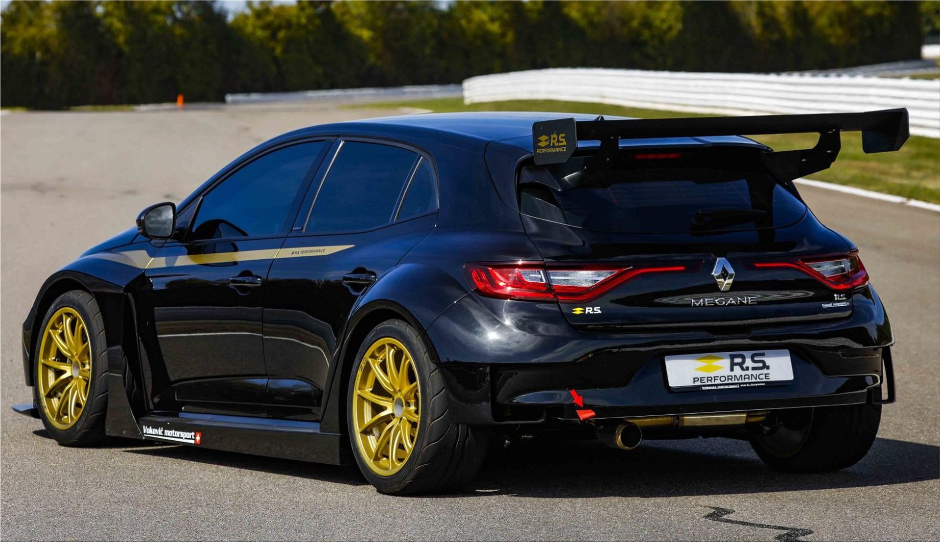 the-new-french-beast-renault-megane-rs-tc4-car-division