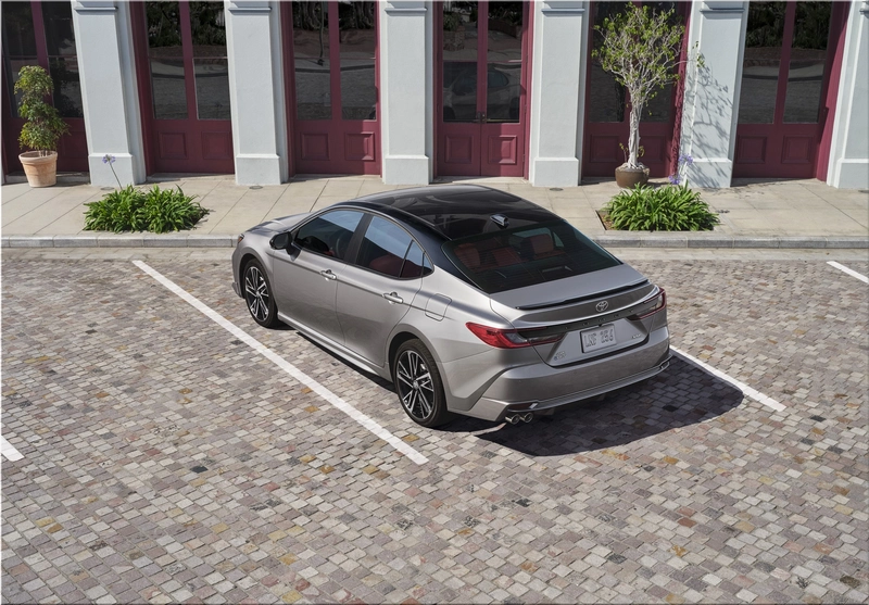 Toyota Camry Hybrid XLE