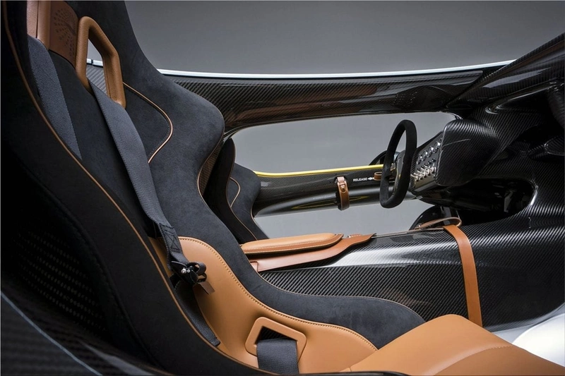 Aston Martin CC100 Speedster Concept