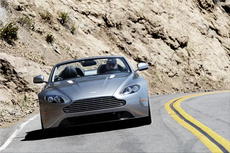 Aston Martin V8 Vantage Roadster