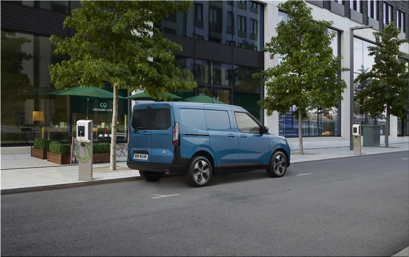 Ford E-Transit Courier 2026