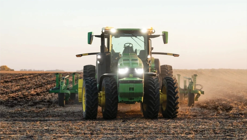 John Deere 8R autonomous tractor