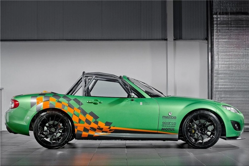 Mazda MX-5 GT Race Car