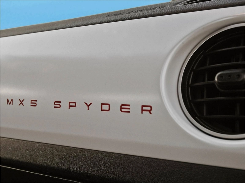 Mazda MX-5 Spyder
