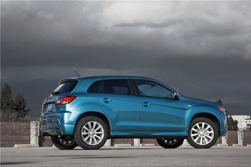 Mitsubishi CUV
