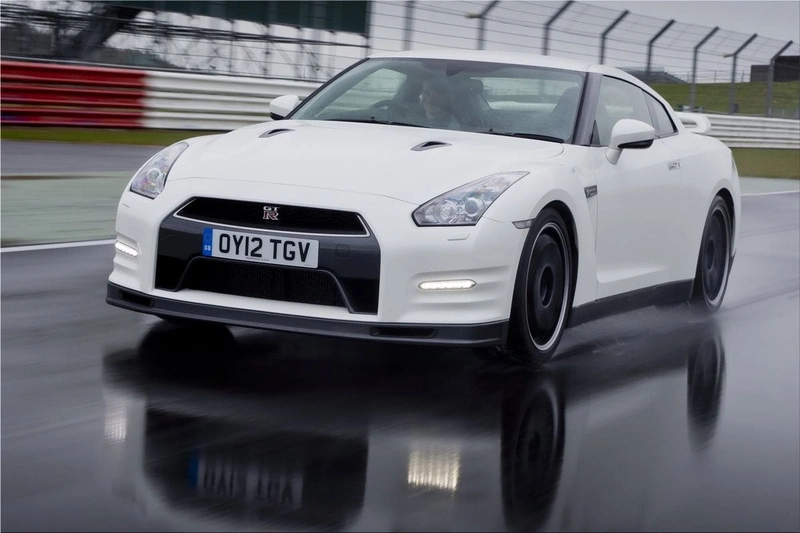 Nissan GT-R