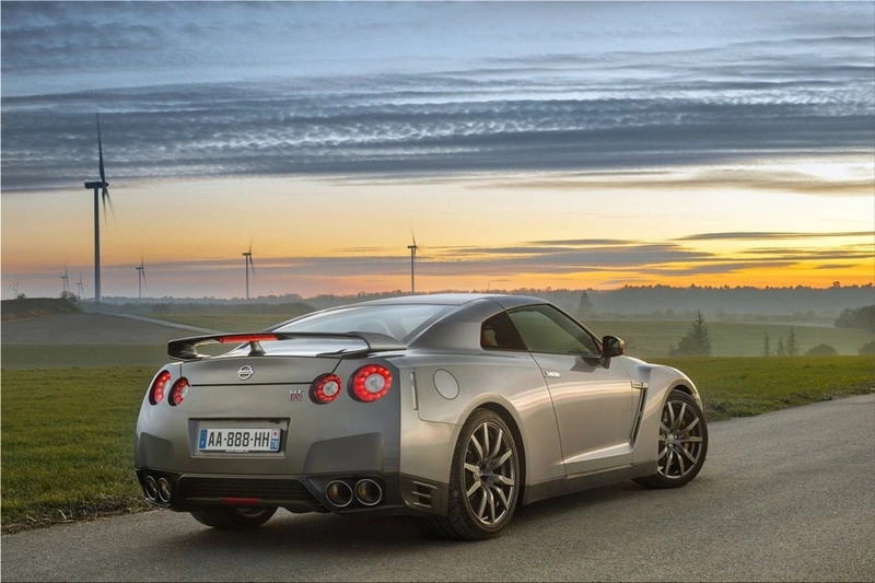 Nissan GT-R