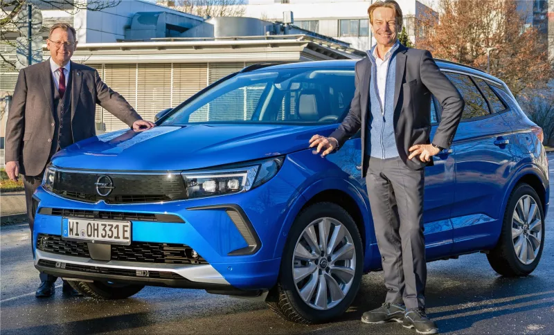 Opel Grandland Hybrid4