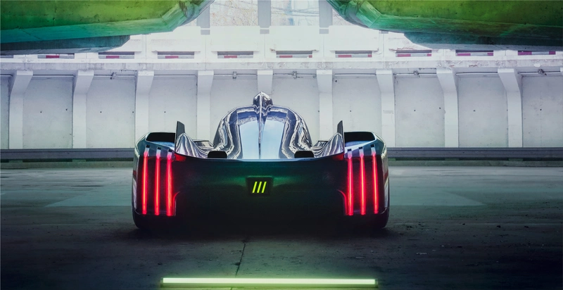 Peugeot 9X8 racing car
