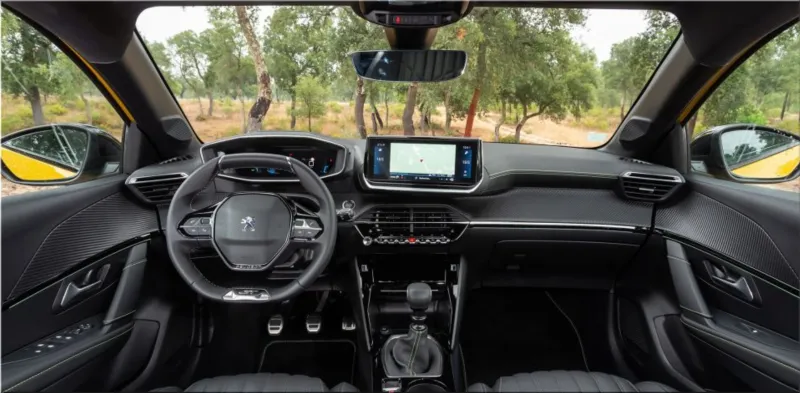 PEUGEOT E-208