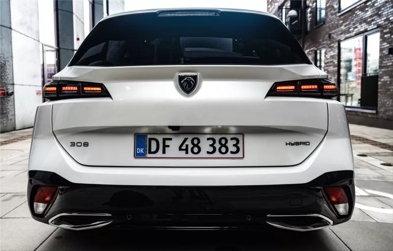 Peugeot 308 SW plugin-hybrid with e-EAT8 gearbox