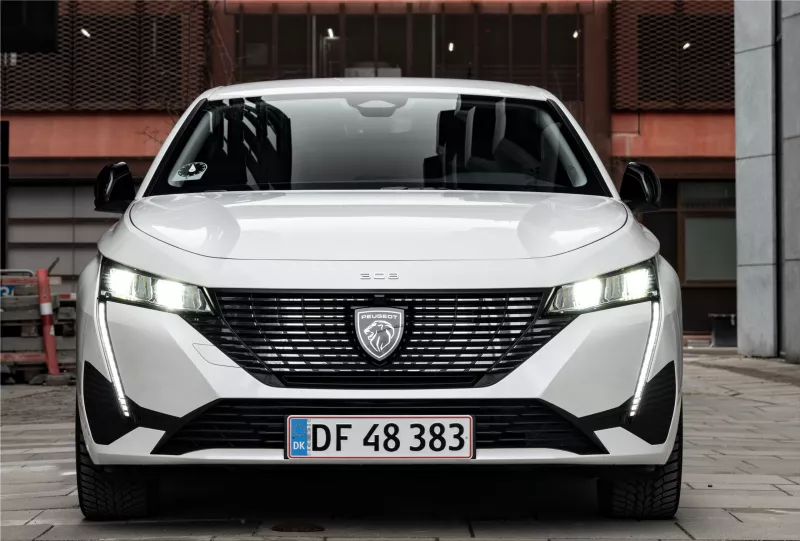 Peugeot 308 SW plugin-hybrid with e-EAT8 gearbox