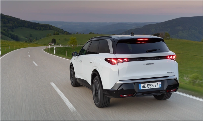 Peugeot E-5008 325 Dual Motor