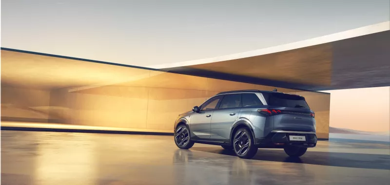 2024 Peugeot e-5008 electric SUV