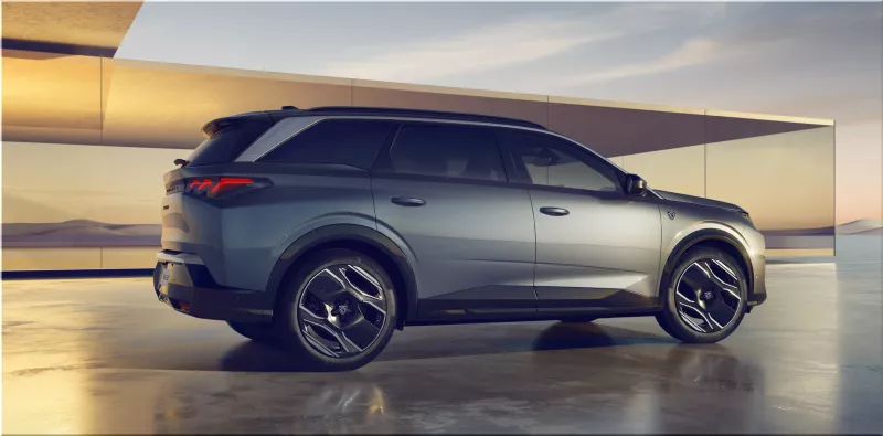 Peugeot e-5008 electric SUV