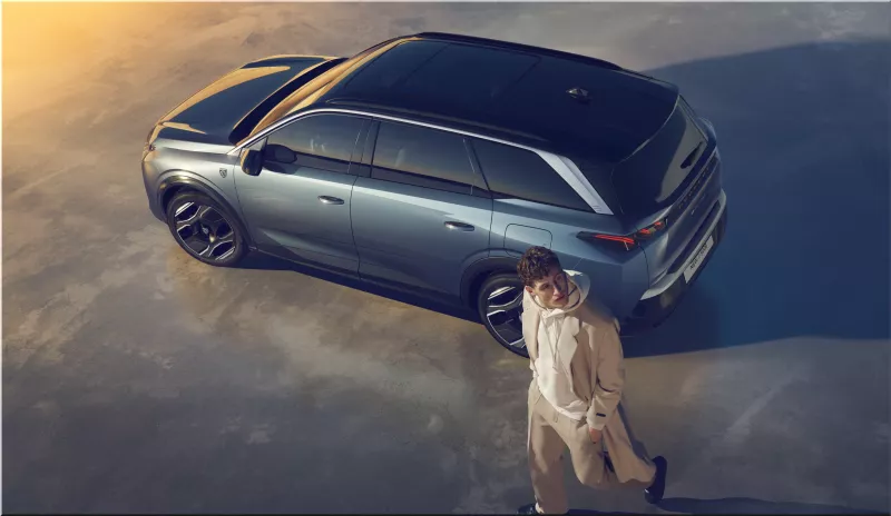 Peugeot e-5008 electric SUV