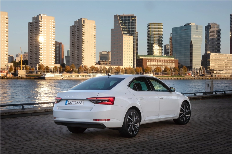 Skoda Superb Hatch Plug-In Hybrid