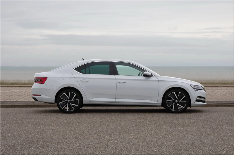Skoda Superb Hatch Plug-In Hybrid