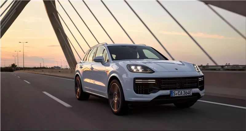 2024 Porsche Cayenne Turbo E-Hybrid Coupe