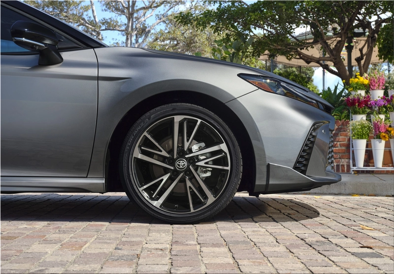 Toyota Camry Hybrid XLE