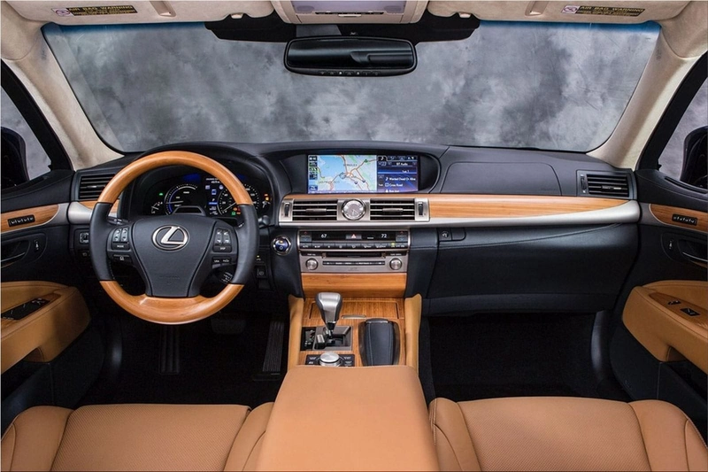 Lexus LS 600h L interior