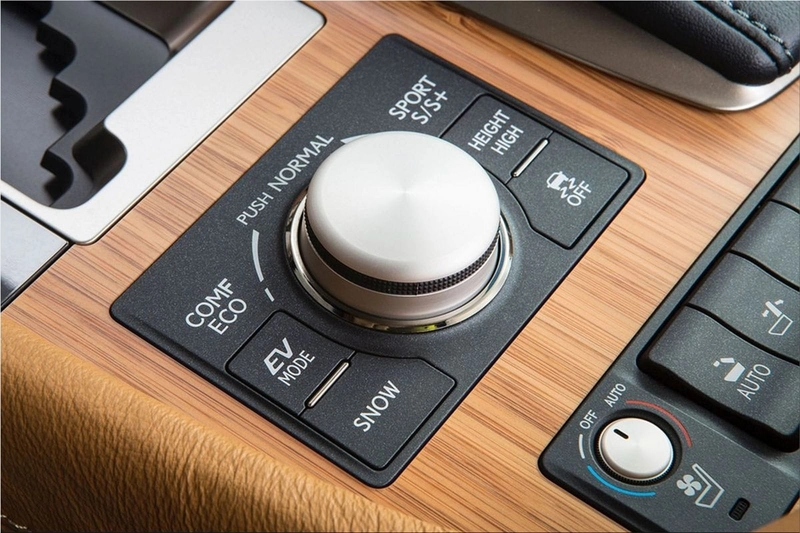 Lexus LS 600h L interior
