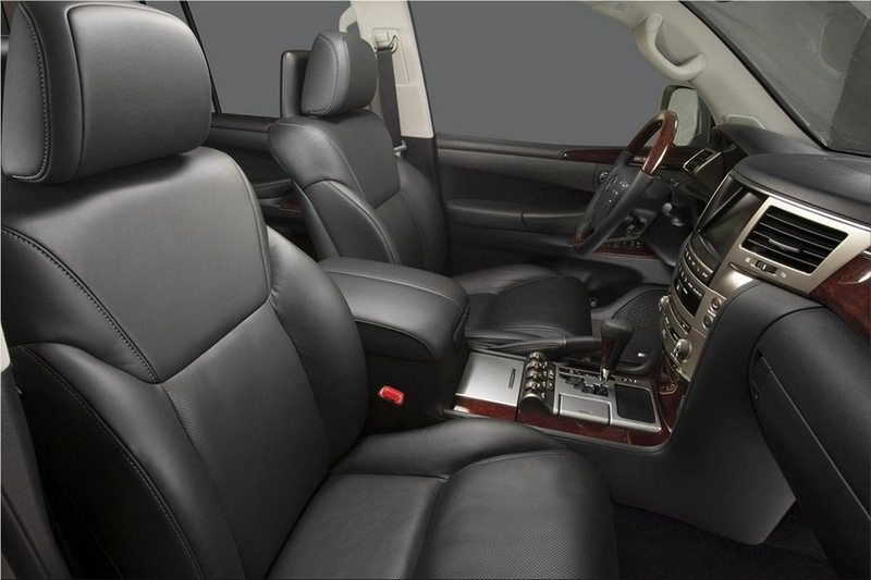 Lexus LX 570 interior