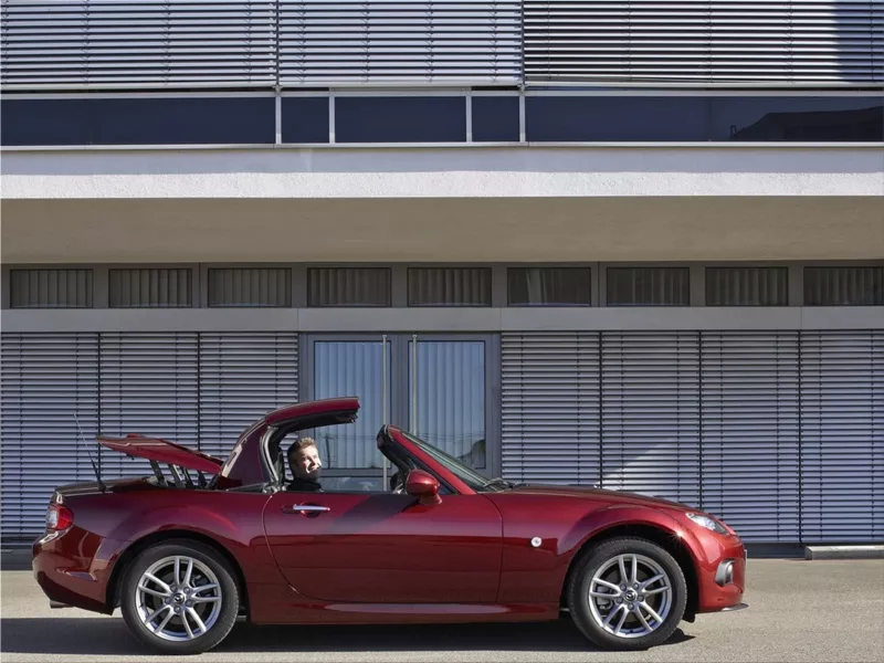 Mazda MX-5 Roadster Coupe