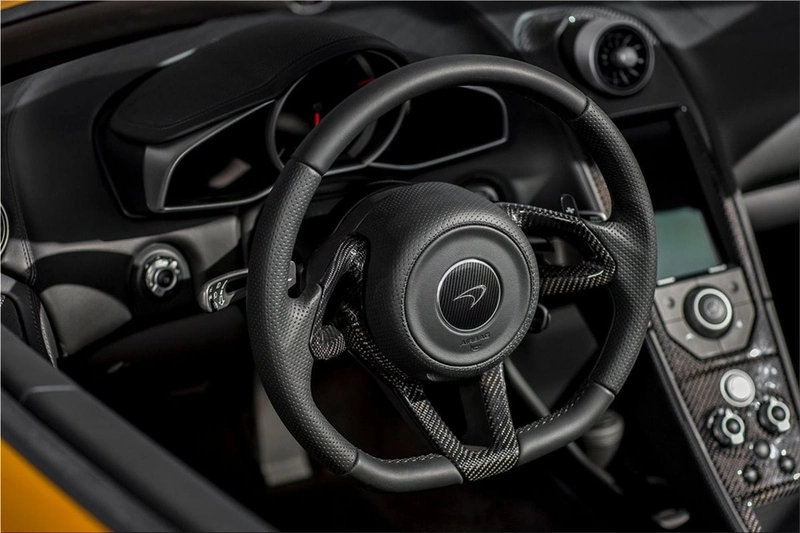 McLaren MP4-12C Spider interior