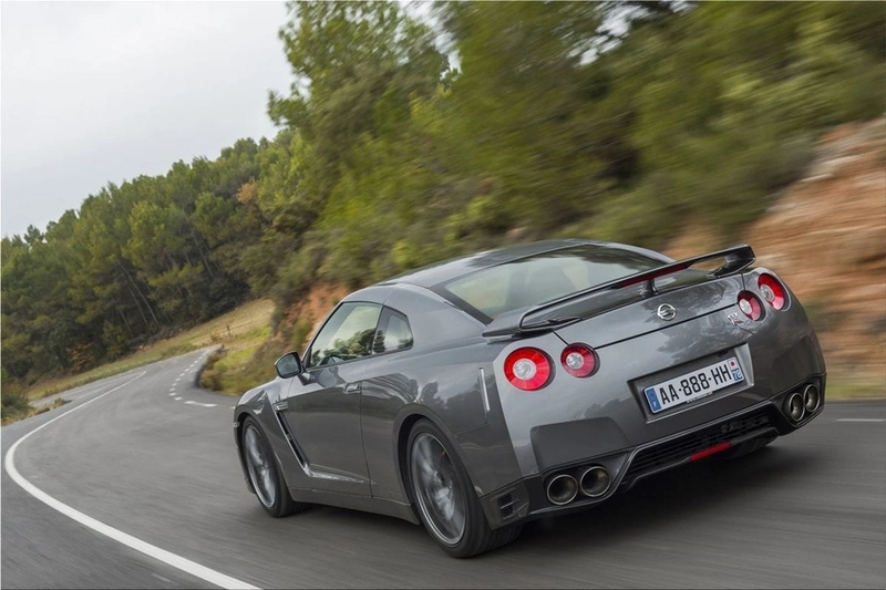 Nissan GT-R