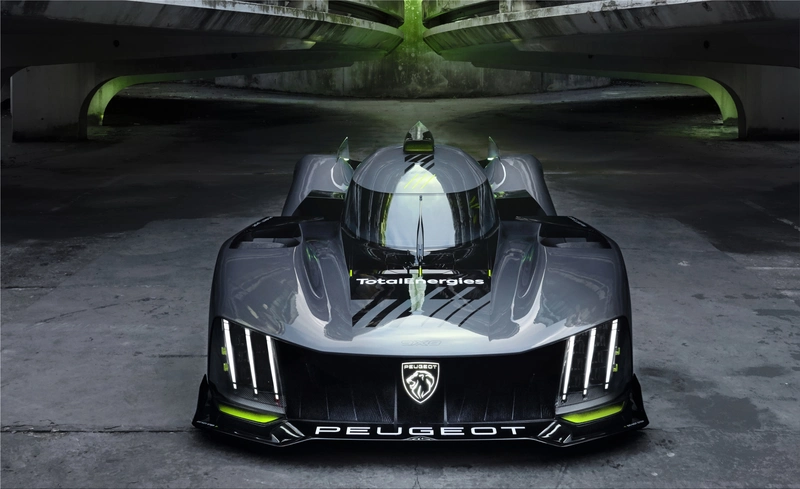 Peugeot 9X8 racing car