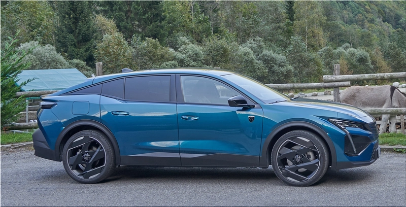 Peugeot 408 Hybrid
