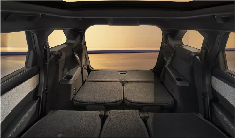 Peugeot e-5008