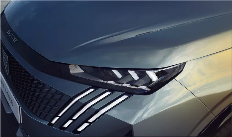 Peugeot e-5008