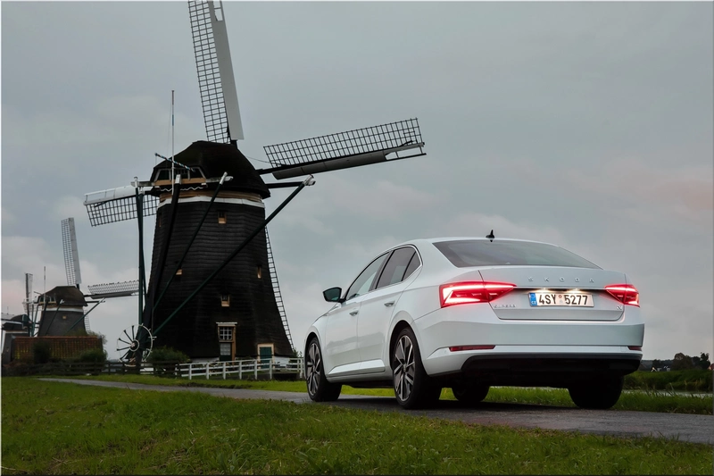 Skoda Superb Hatch Plug-In Hybrid