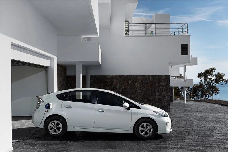 2013 Toyota Prius Plug-in Hybrid