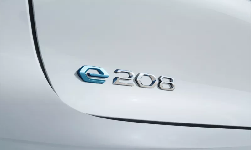 The new Peugeot e-208 has the new electric technology of the e-308