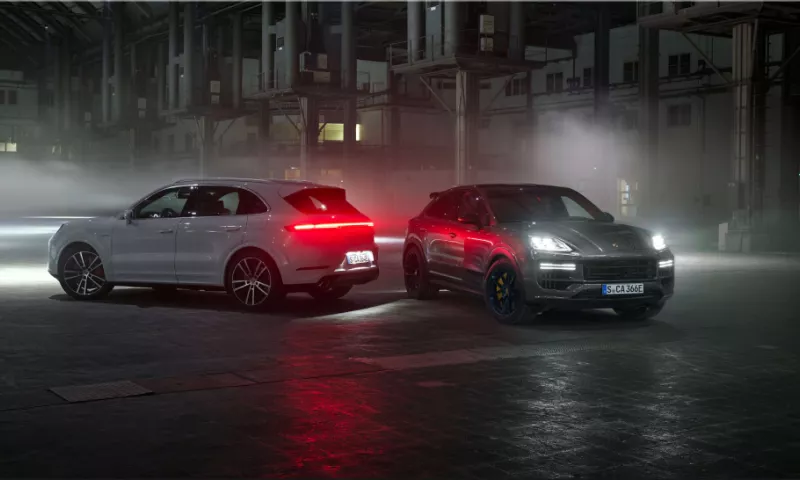 2024 Porsche Cayenne Turbo E-Hybrid Coupe with GT Package