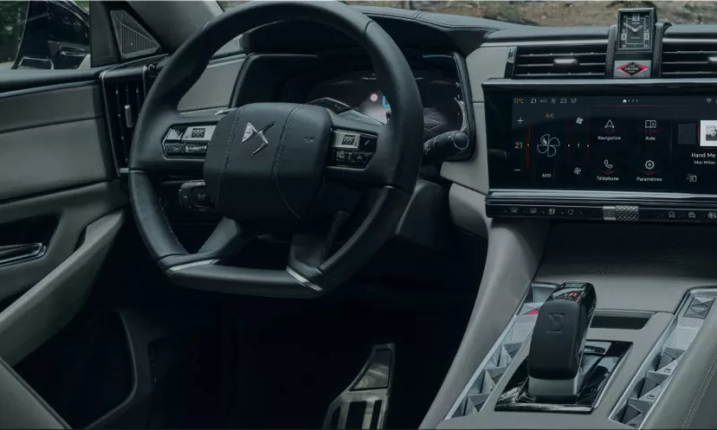 DS Automobiles Introduces Renewed DS 9 and Shows Collection Esprit de Voyage