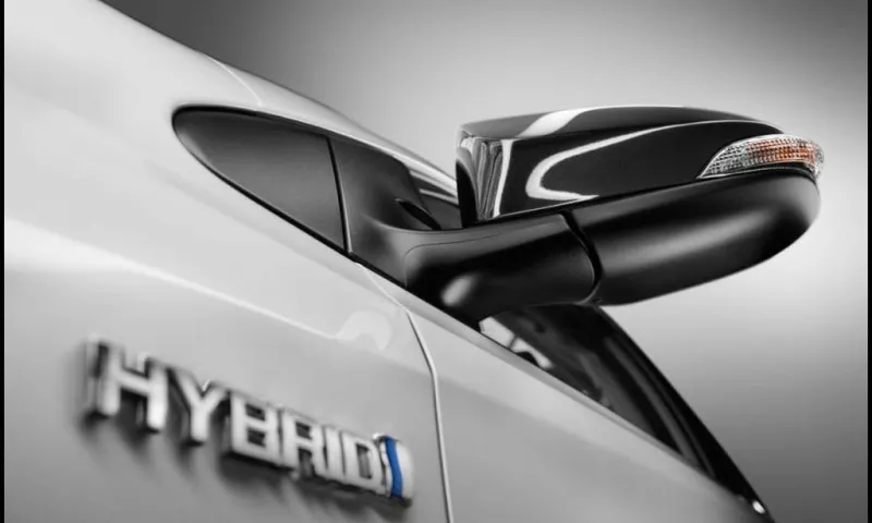 Toyota Auris Touring Sport Salomon hybrid wagon