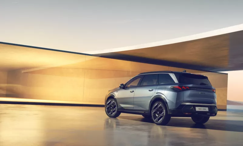 2024 Peugeot e-5008 electric SUV