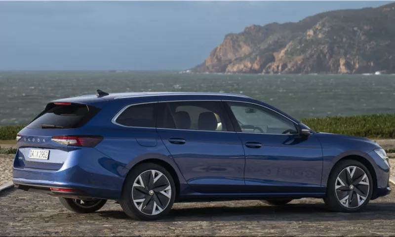 Skoda Superb Combi iV