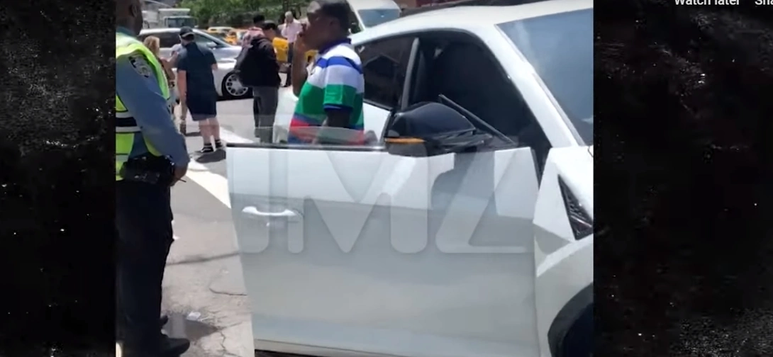 Tracy Morgan's $2M Bugatti Veyron got swideswiped by Honda CR-V