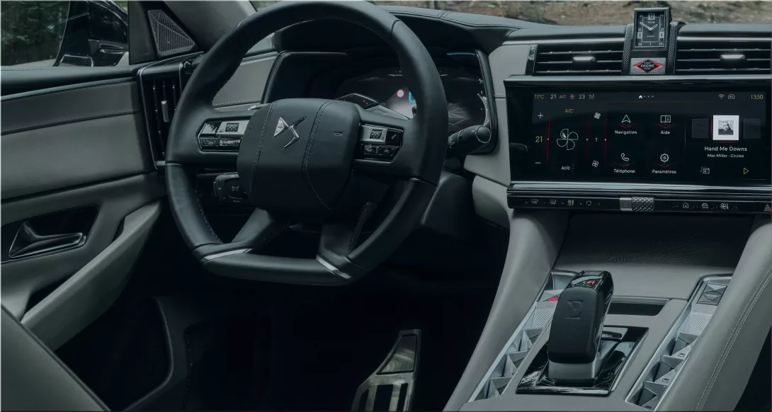 DS Automobiles Introduces Renewed DS 9 and Shows Collection Esprit de Voyage