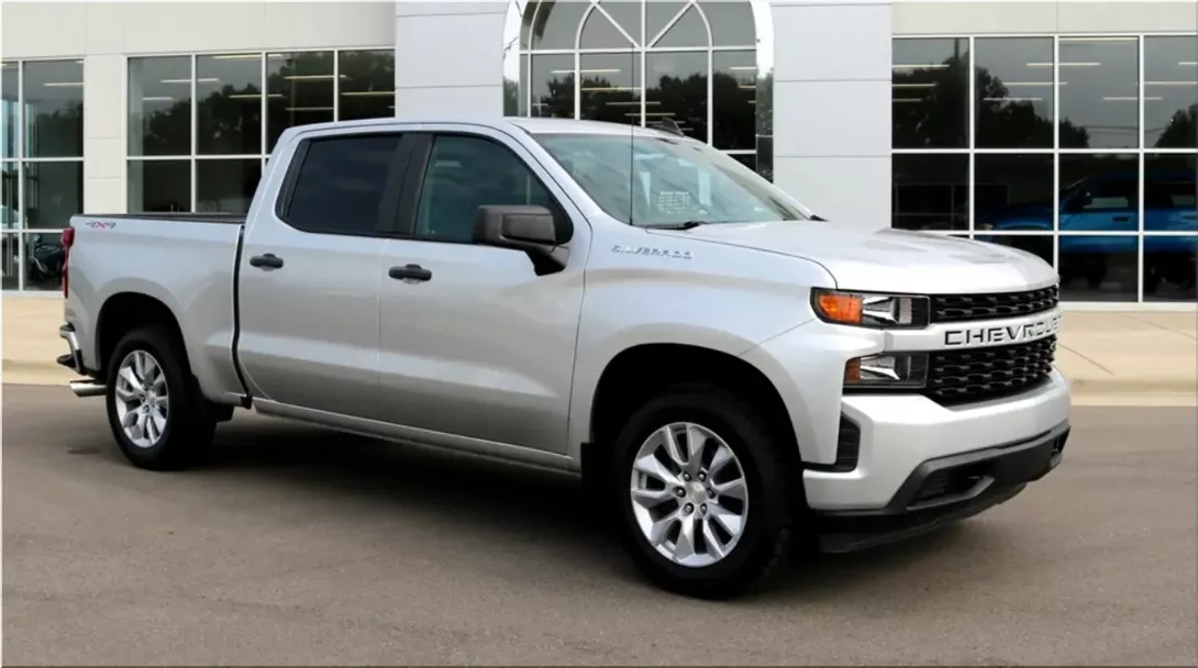 What Factors Should You Consider When Looking For a Car At a Used Car Dealership?